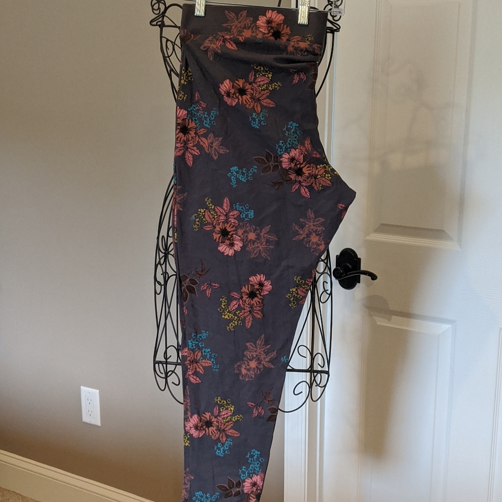 Torrid floral leggings- unworn